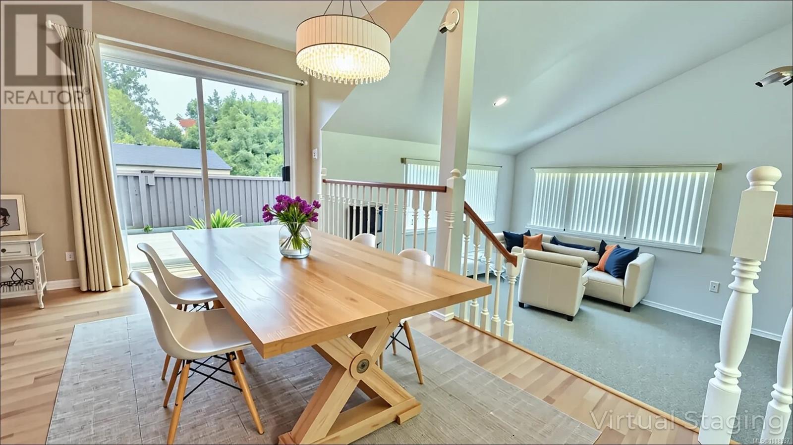Photo 3 of 2891 Poplar Dr, Courtenay BC