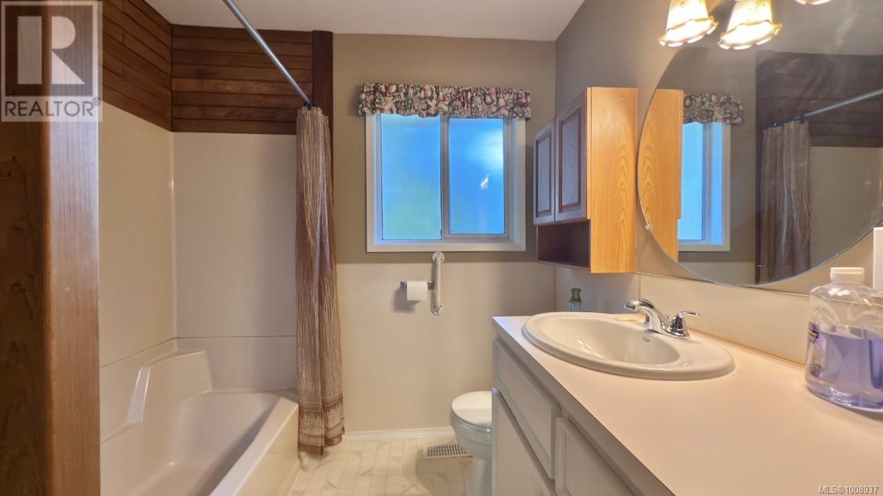Photo 19 of 2891 Poplar Dr, Courtenay BC