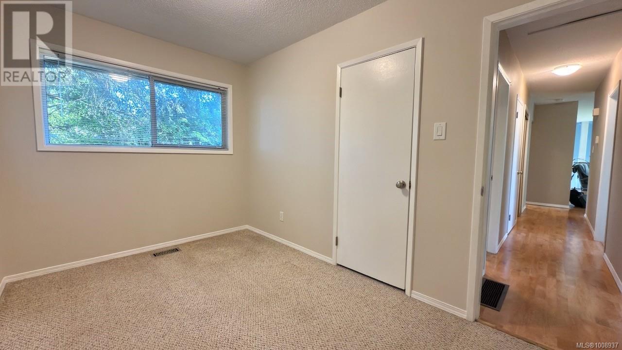 Photo 25 of 2891 Poplar Dr, Courtenay BC