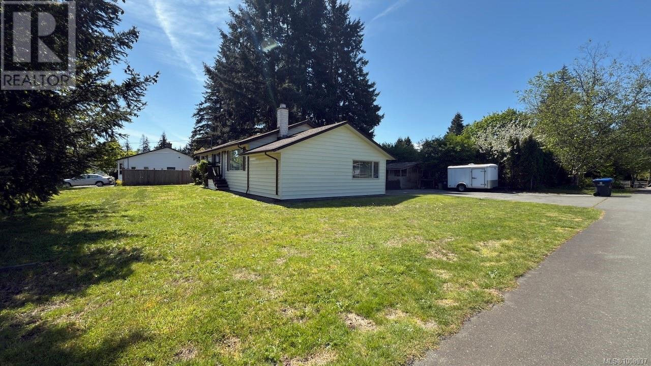 Photo 23 of 2891 Poplar Dr, Courtenay BC