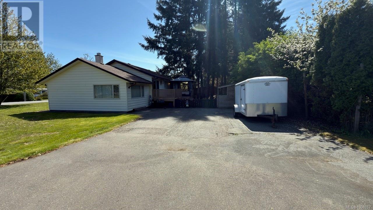 Photo 30 of 2891 Poplar Dr, Courtenay BC