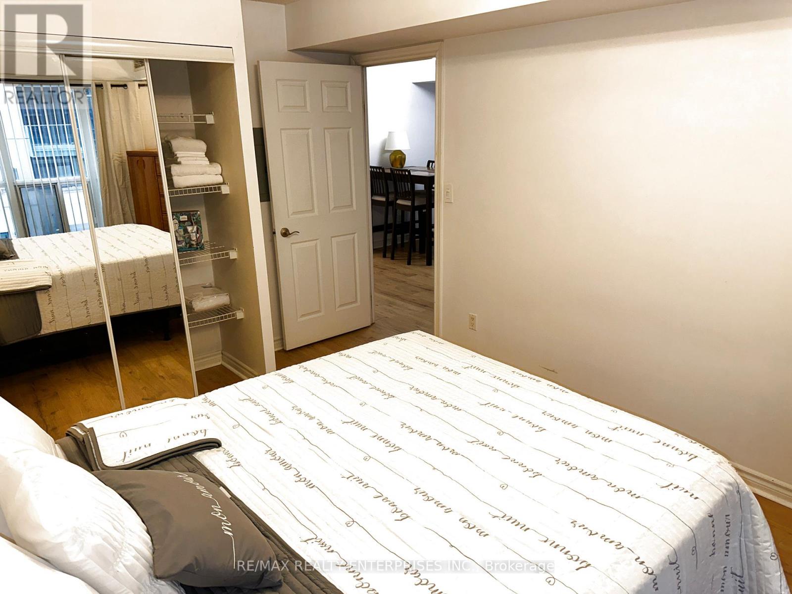 Photo 33 of 409 270 Wellington Street W, Toronto ON