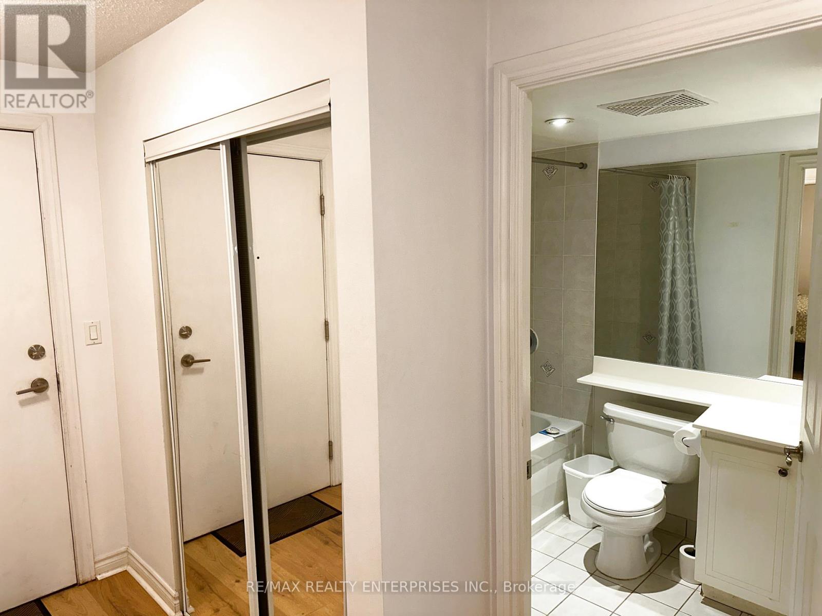 Photo 15 of 409 270 Wellington Street W, Toronto ON