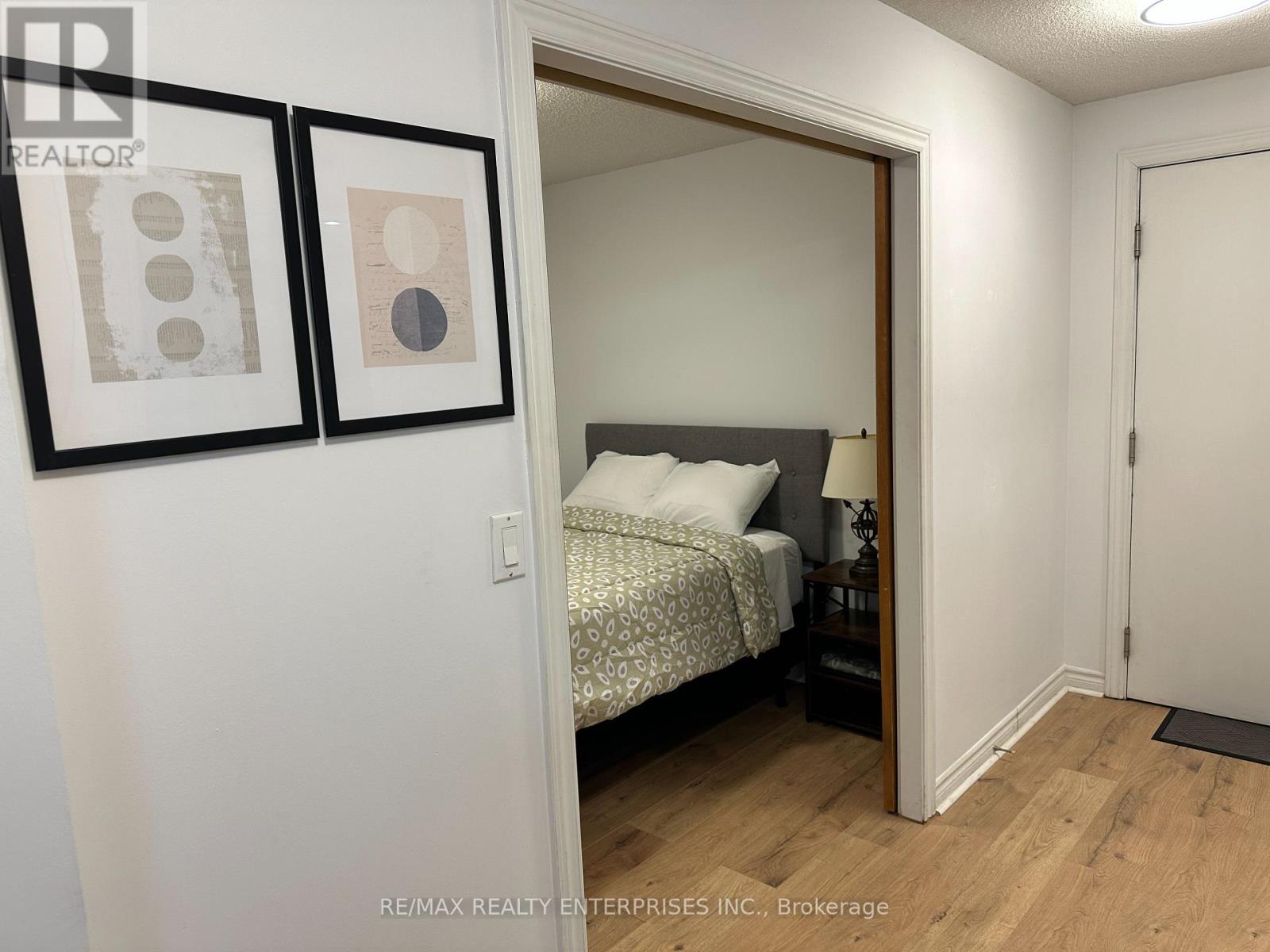 Photo 3 of 409 270 Wellington Street W, Toronto ON