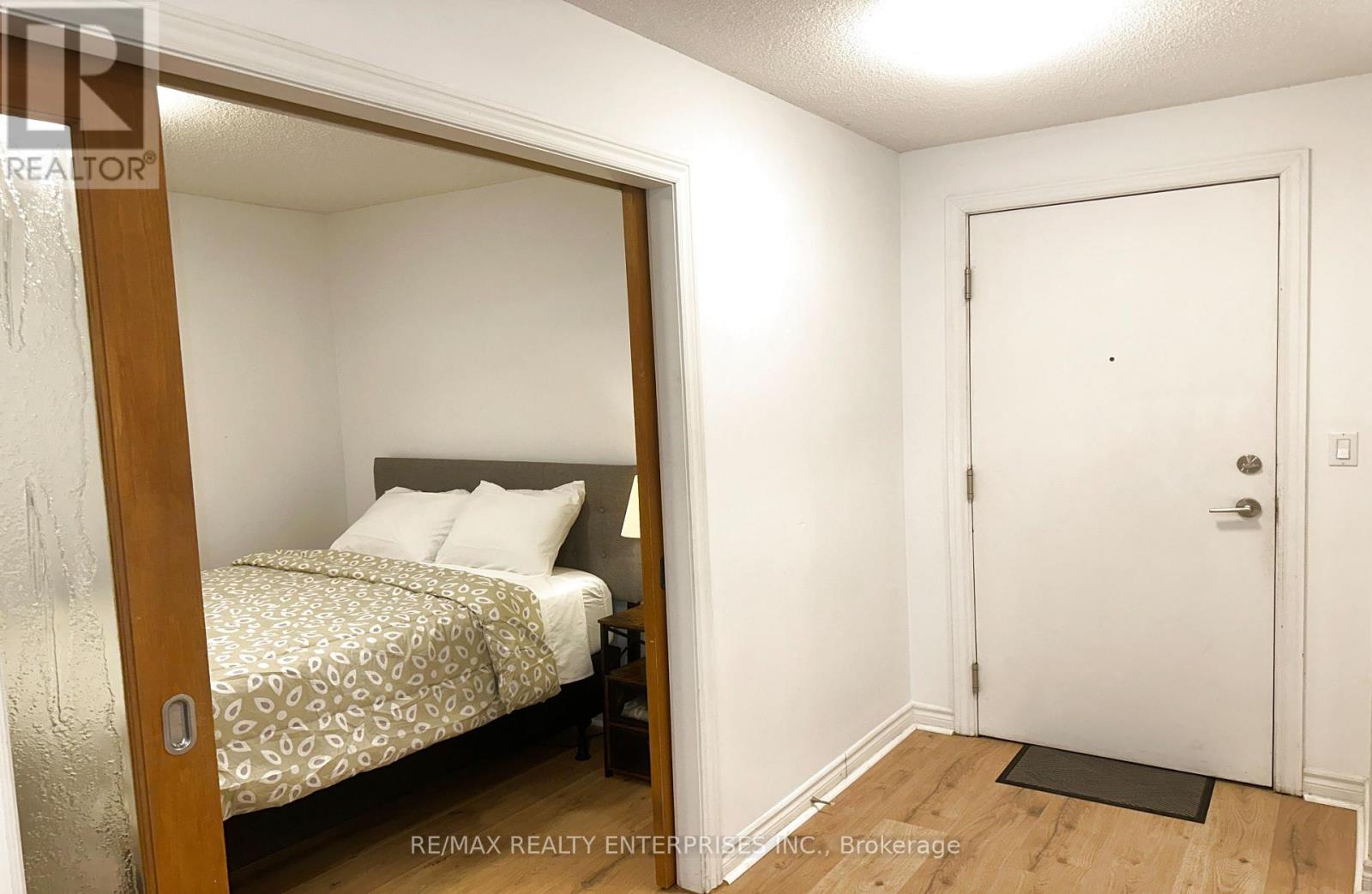 Photo 14 of 409 270 Wellington Street W, Toronto ON
