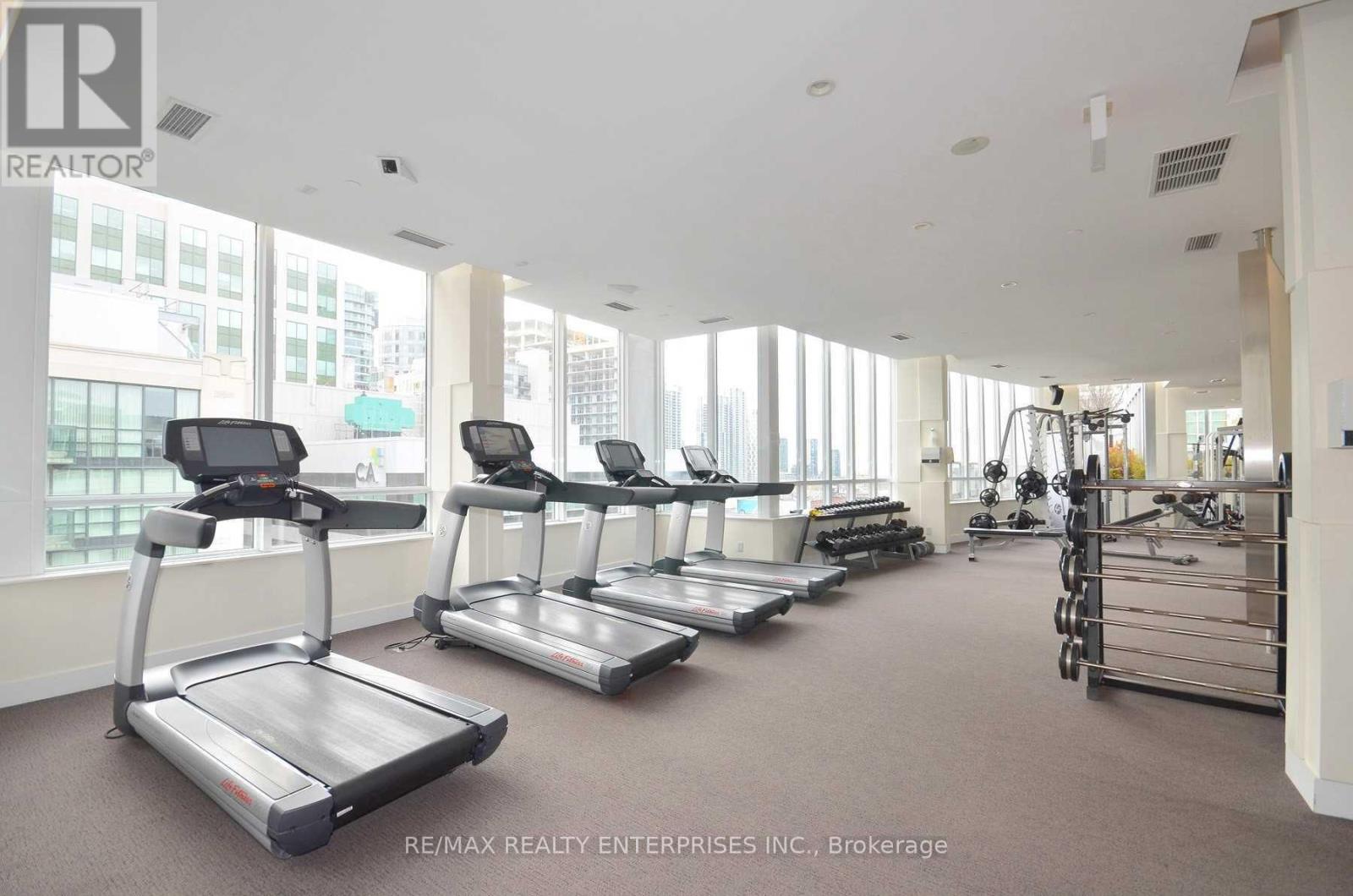 Photo 2 of 409 270 Wellington Street W, Toronto ON