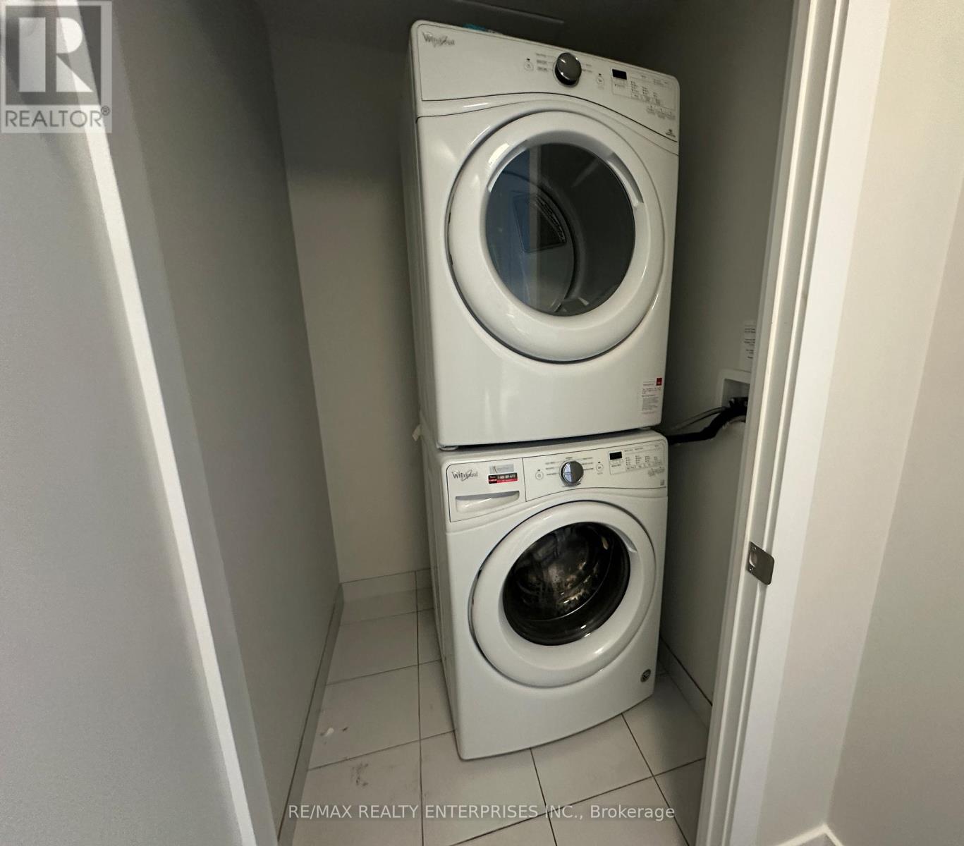 Photo 7 of 409 270 Wellington Street W, Toronto ON