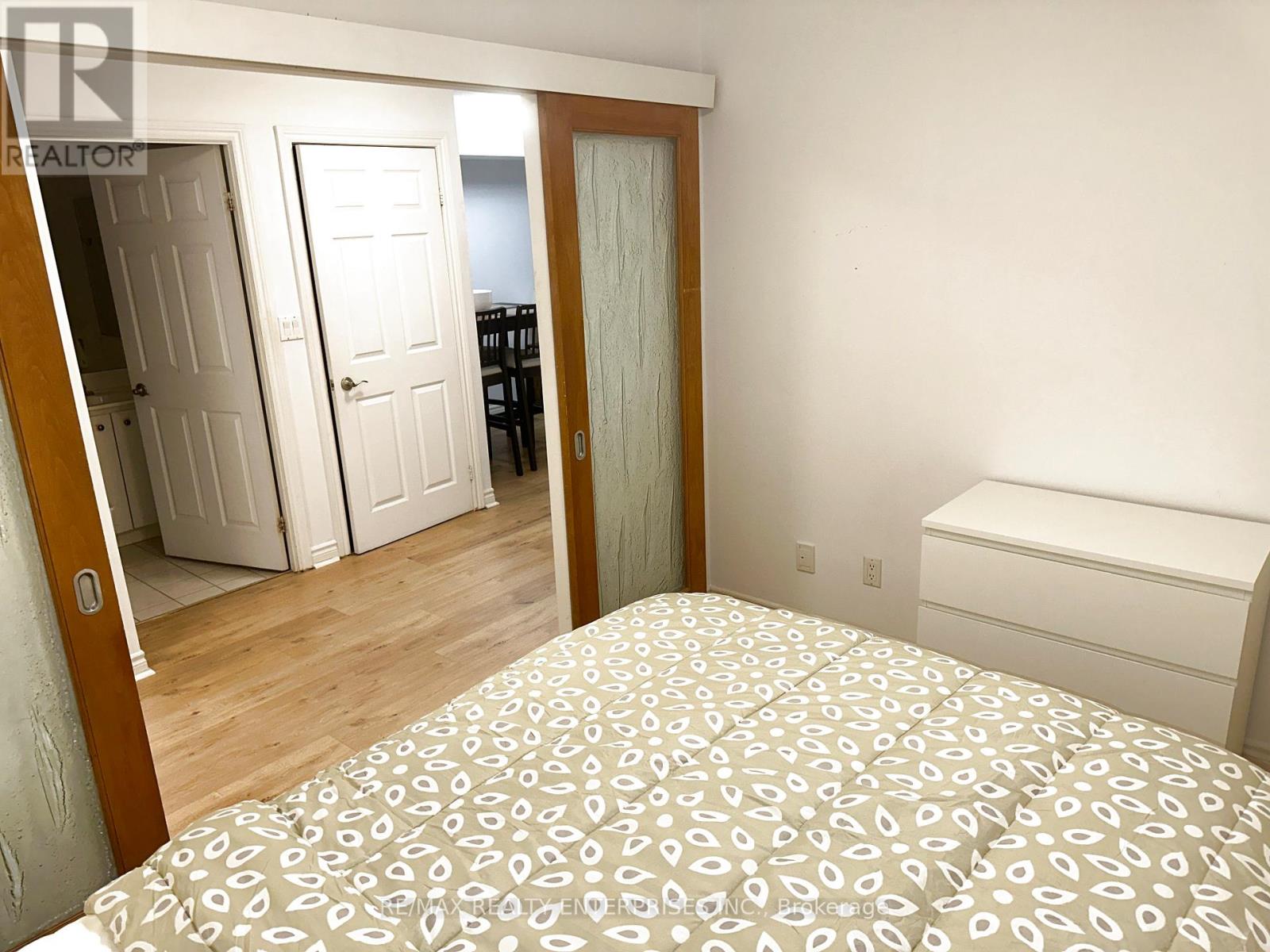 Photo 35 of 409 270 Wellington Street W, Toronto ON