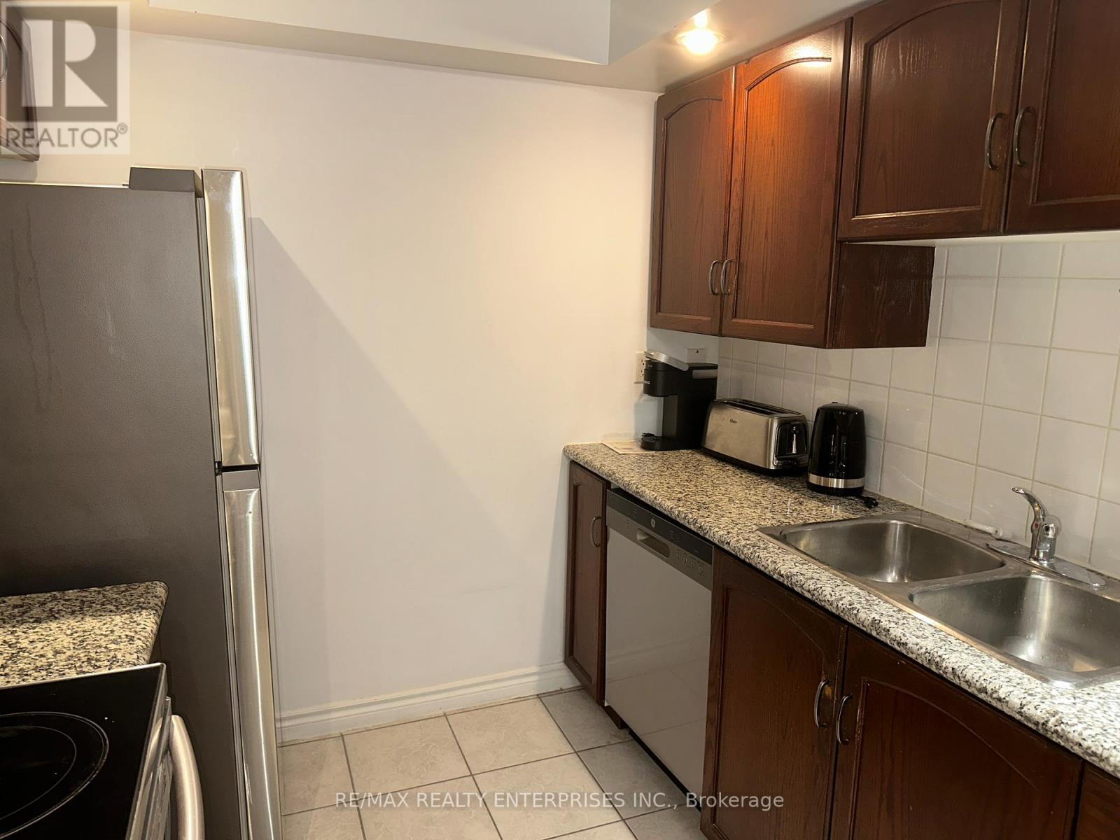 Photo 36 of 409 270 Wellington Street W, Toronto ON