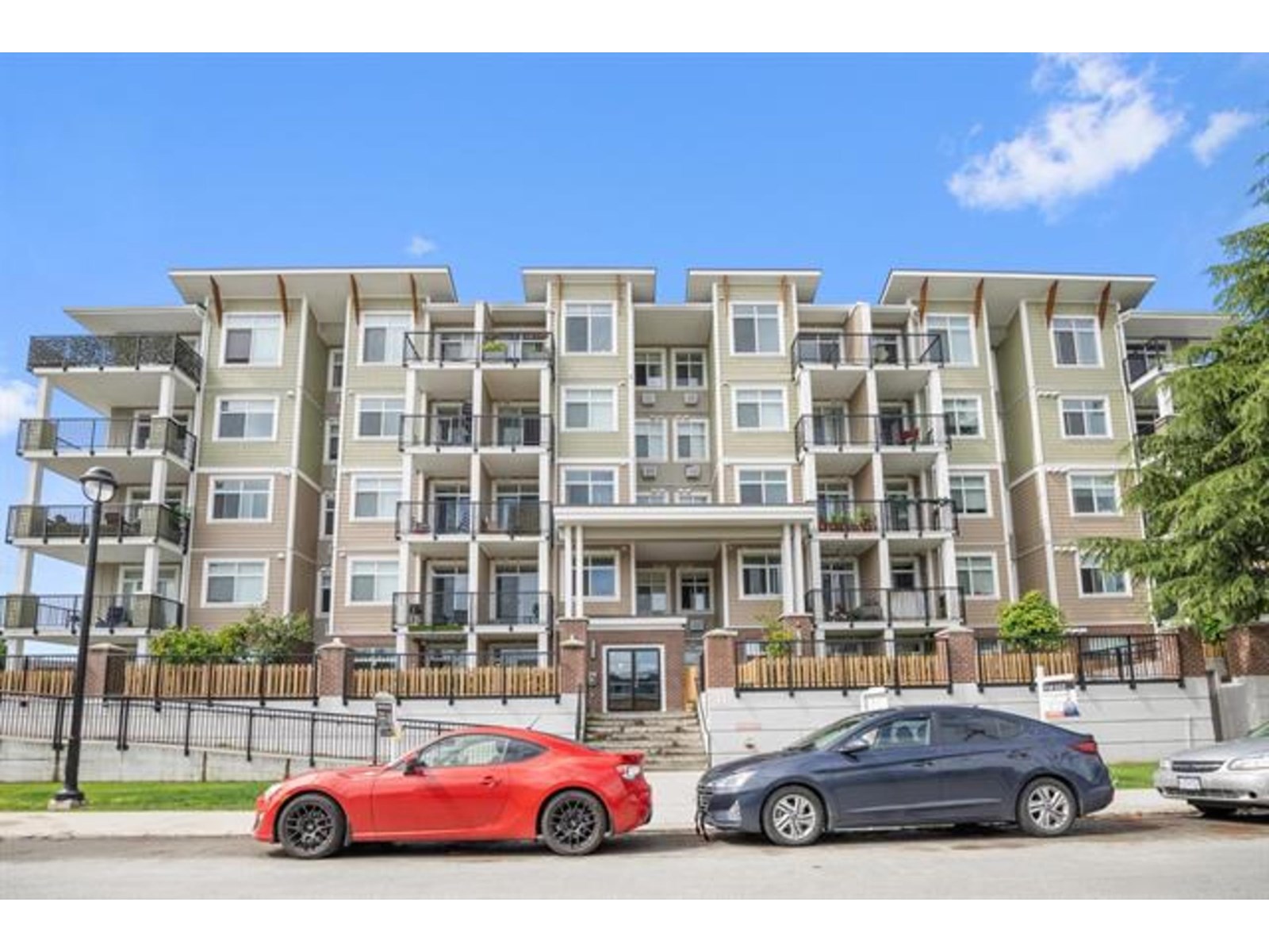 Photo 1 of 517 20696 Eastleigh Crescent, Langley BC