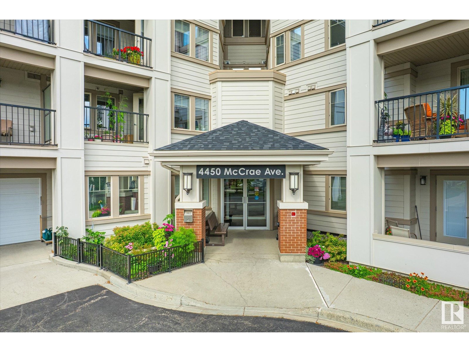Photo 14 of 412 4450 Mccrae Av Nw, Edmonton AB
