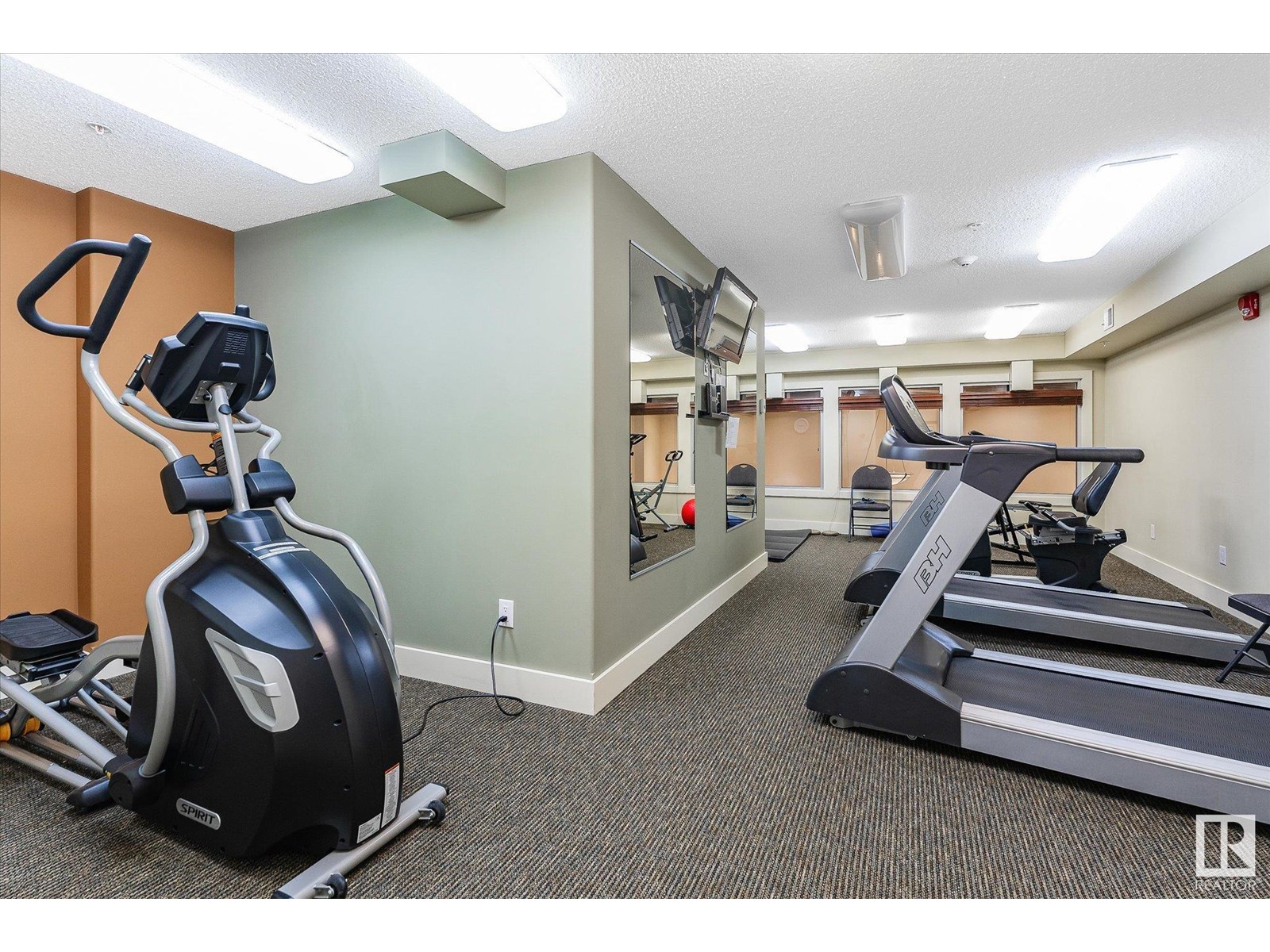 Photo 21 of 412 4450 Mccrae Av Nw, Edmonton AB