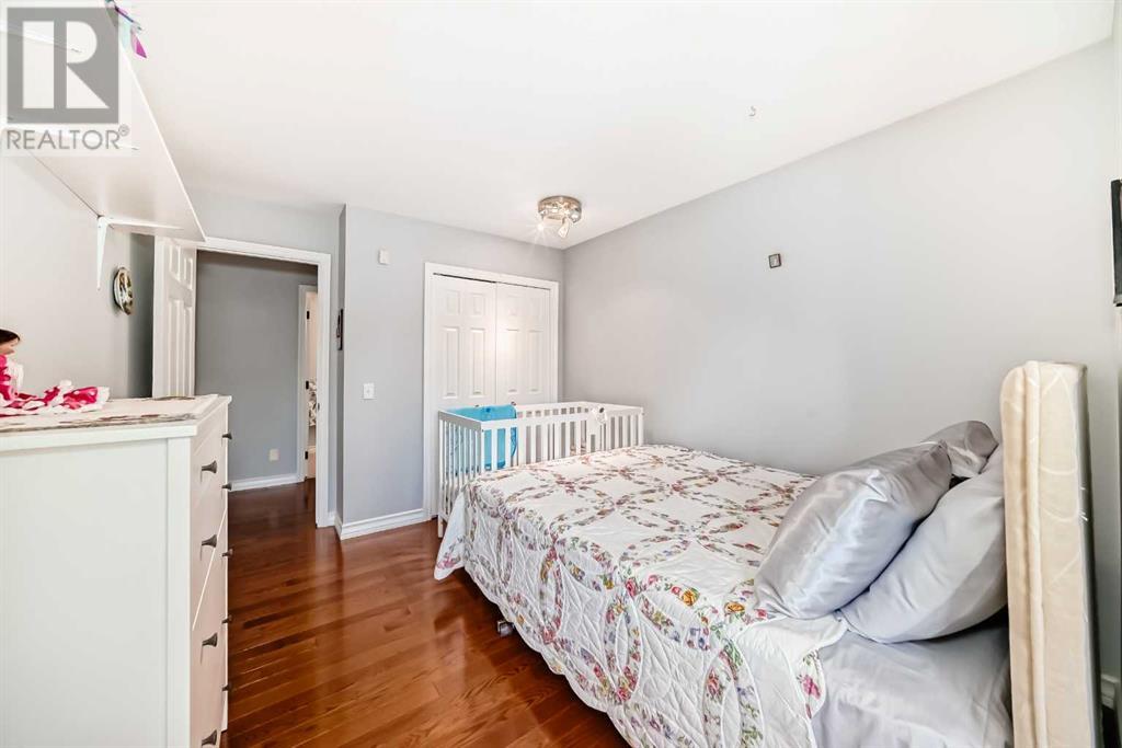 Single Family House Bungalow for Sale in  Signature Point SW Signal Hill Calgary 
