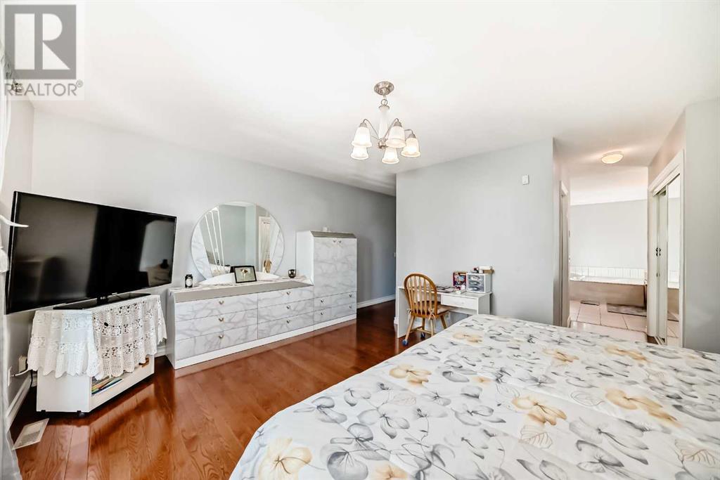 Single Family House Bungalow for Sale in  Signature Point SW Signal Hill Calgary 
