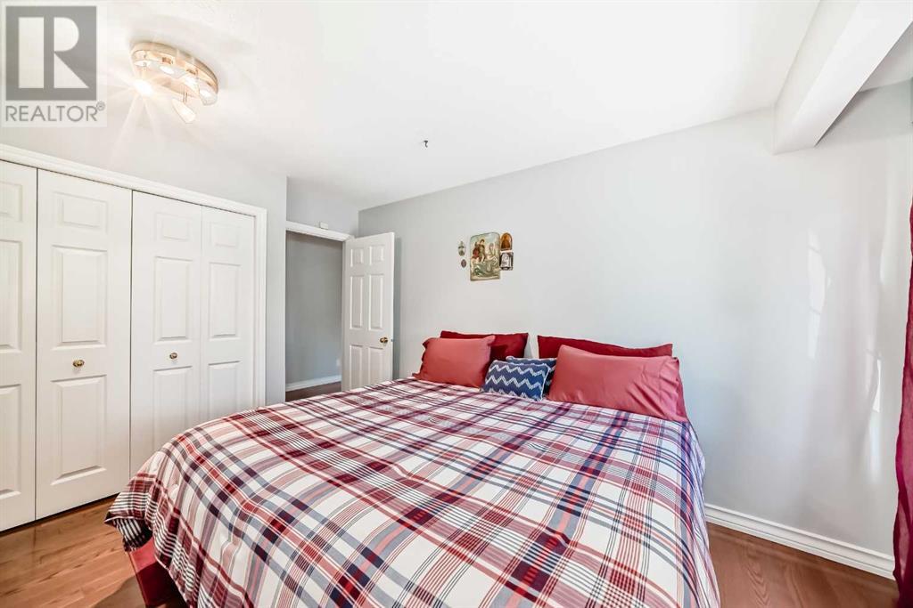 Single Family House Bungalow for Sale in  Signature Point SW Signal Hill Calgary 