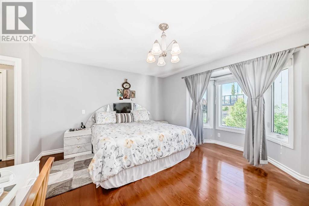 Single Family House Bungalow for Sale in  Signature Point SW Signal Hill Calgary 