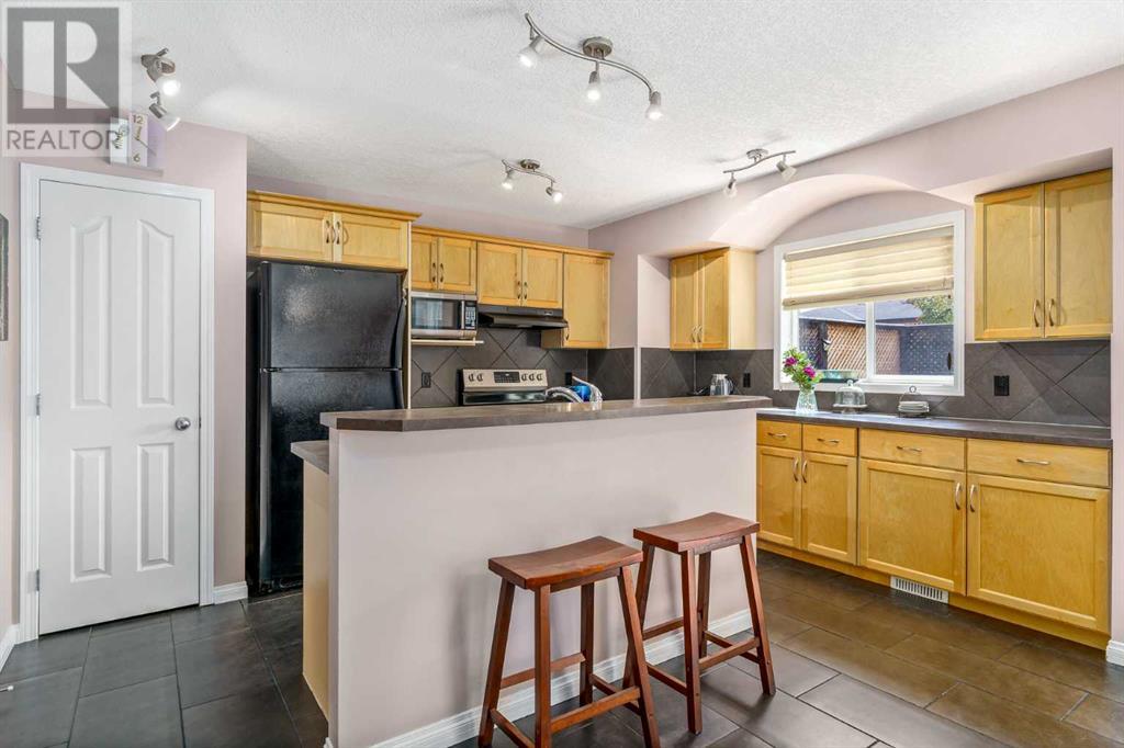 Single Family House for Sale in  Everridge Way SW Evergreen Calgary 