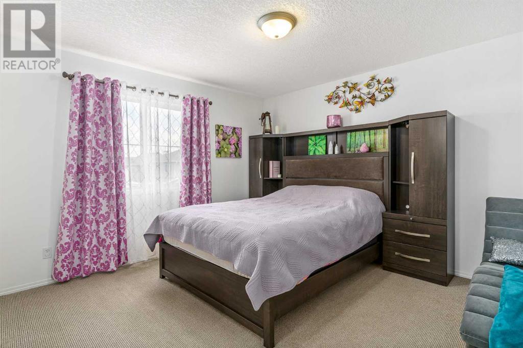 Single Family House for Sale in  Everridge Way SW Evergreen Calgary 