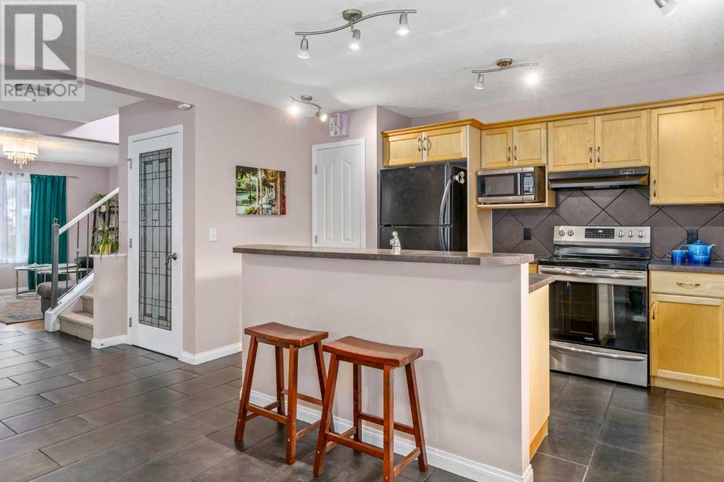 Single Family House for Sale in  Everridge Way SW Evergreen Calgary 