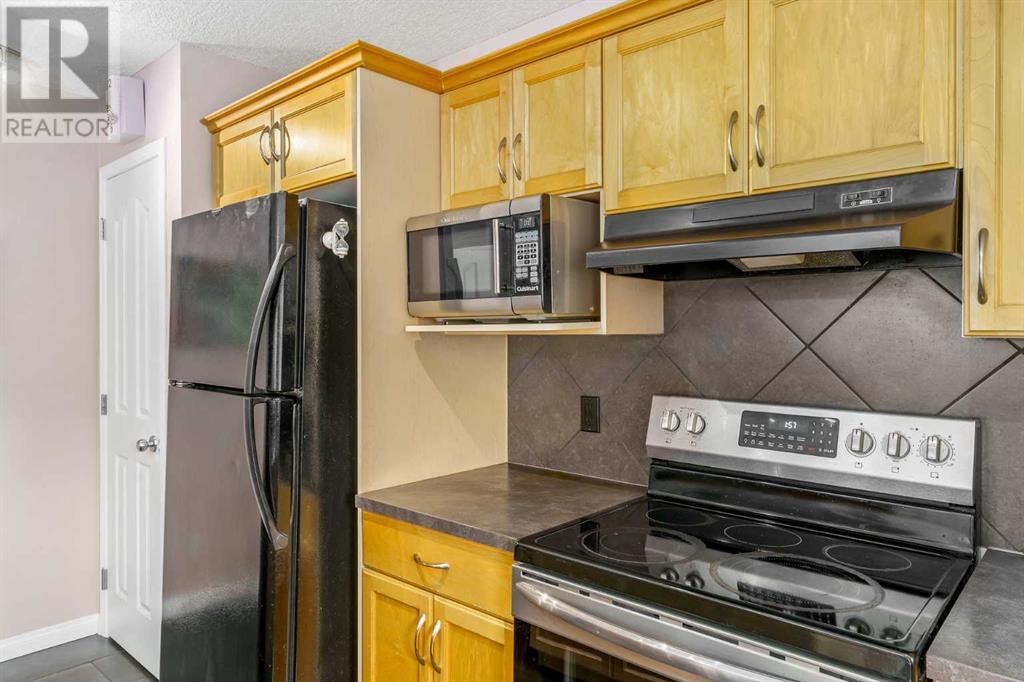 Single Family House for Sale in  Everridge Way SW Evergreen Calgary 