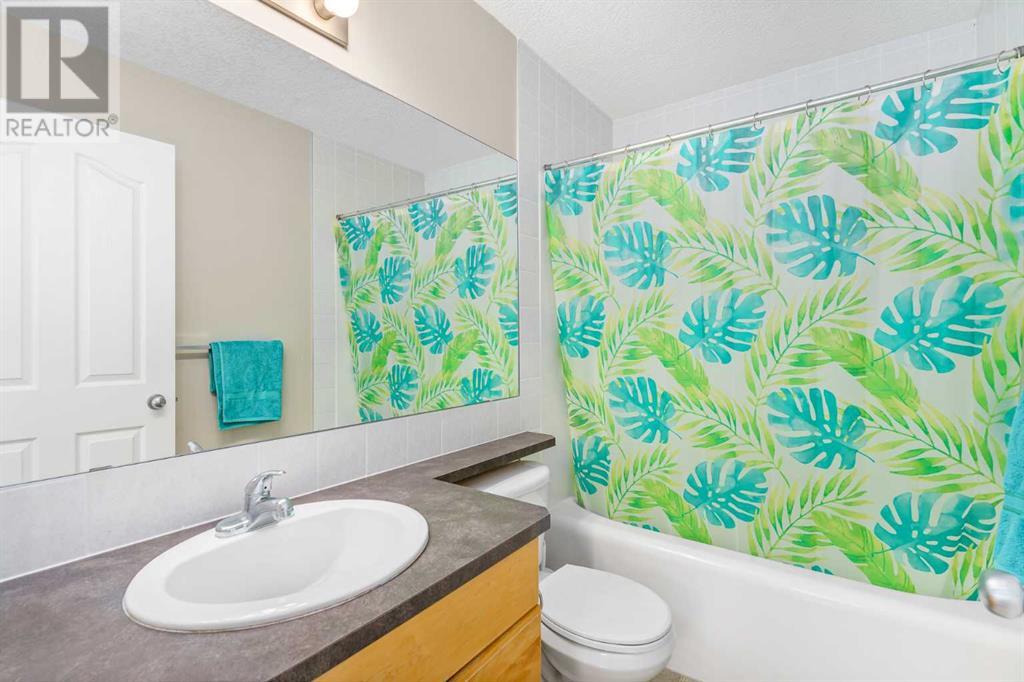 Single Family House for Sale in  Everridge Way SW Evergreen Calgary 