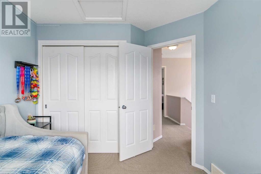 Single Family House for Sale in  Everridge Way SW Evergreen Calgary 