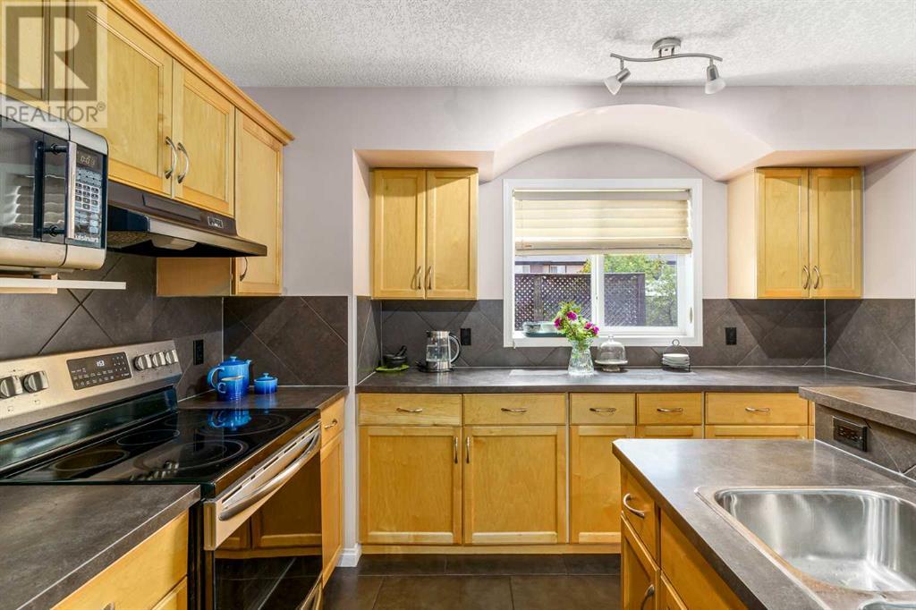 Single Family House for Sale in  Everridge Way SW Evergreen Calgary 