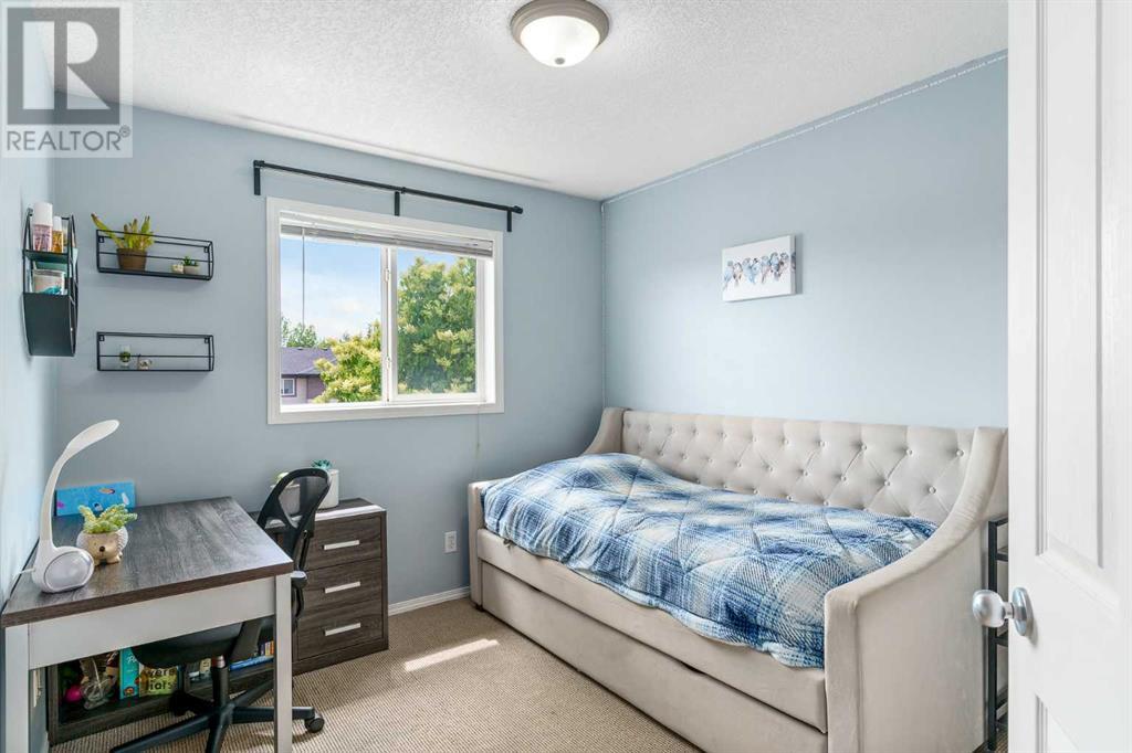 Single Family House for Sale in  Everridge Way SW Evergreen Calgary 