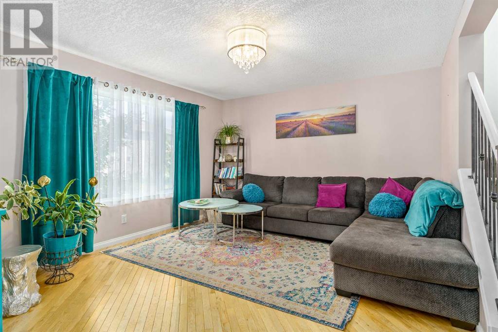 Single Family House for Sale in  Everridge Way SW Evergreen Calgary 