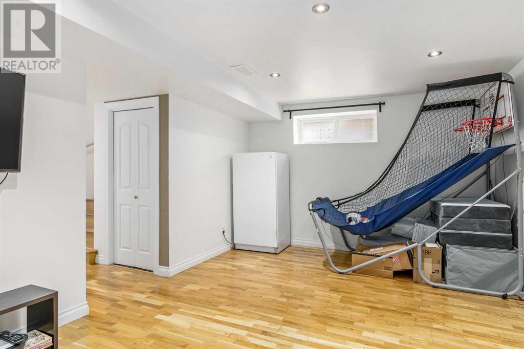 Single Family House for Sale in  Everridge Way SW Evergreen Calgary 