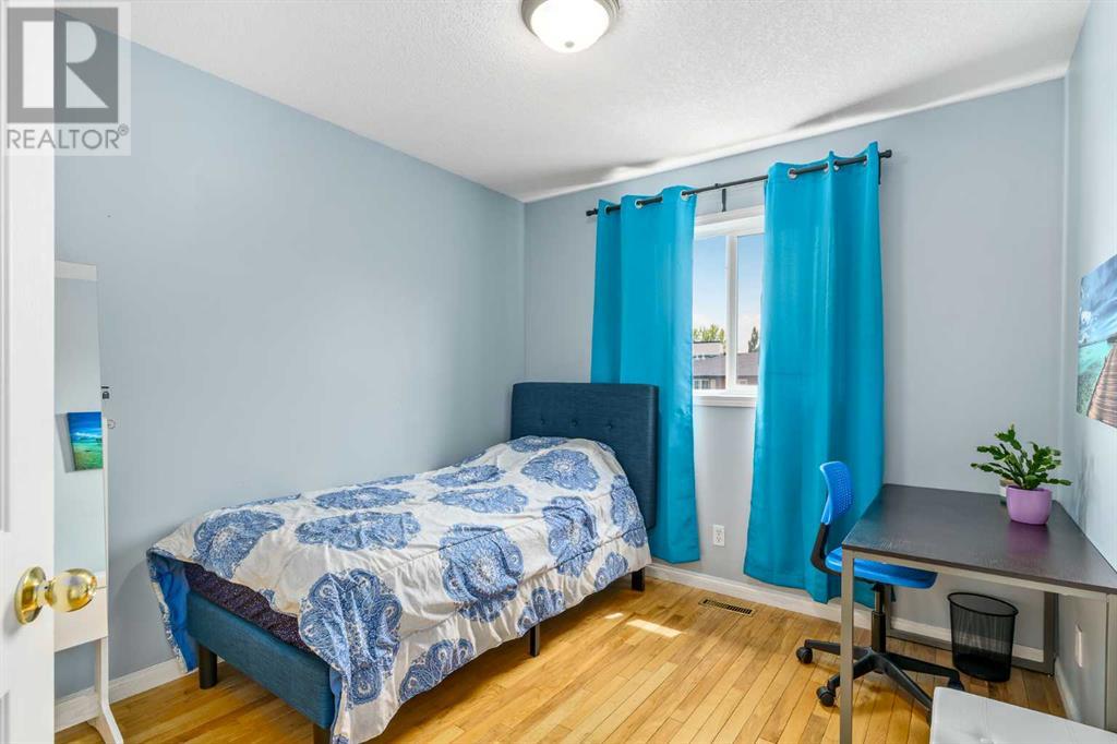 Single Family House for Sale in  Everridge Way SW Evergreen Calgary 