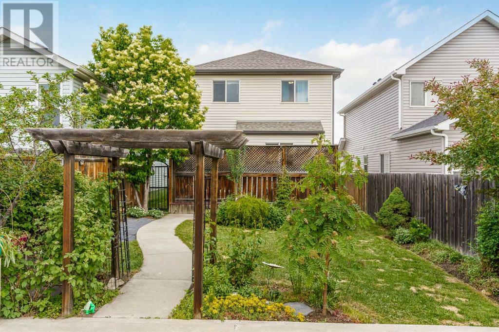 Single Family House for Sale in  Everridge Way SW Evergreen Calgary 