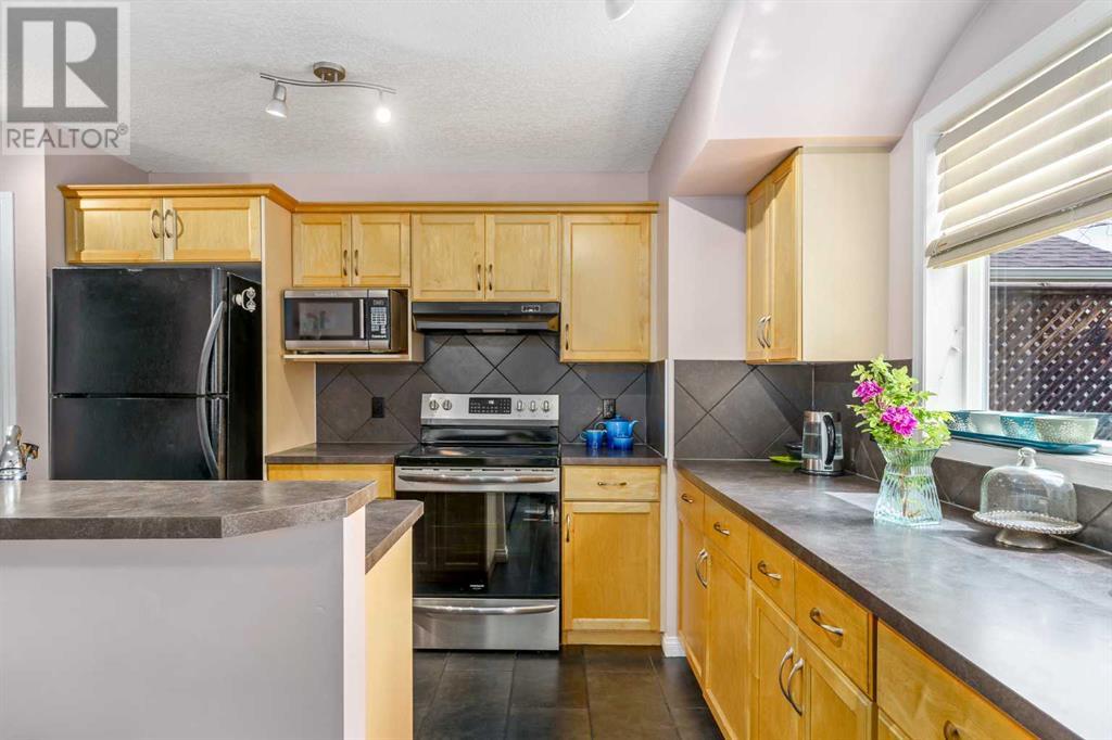 Single Family House for Sale in  Everridge Way SW Evergreen Calgary 