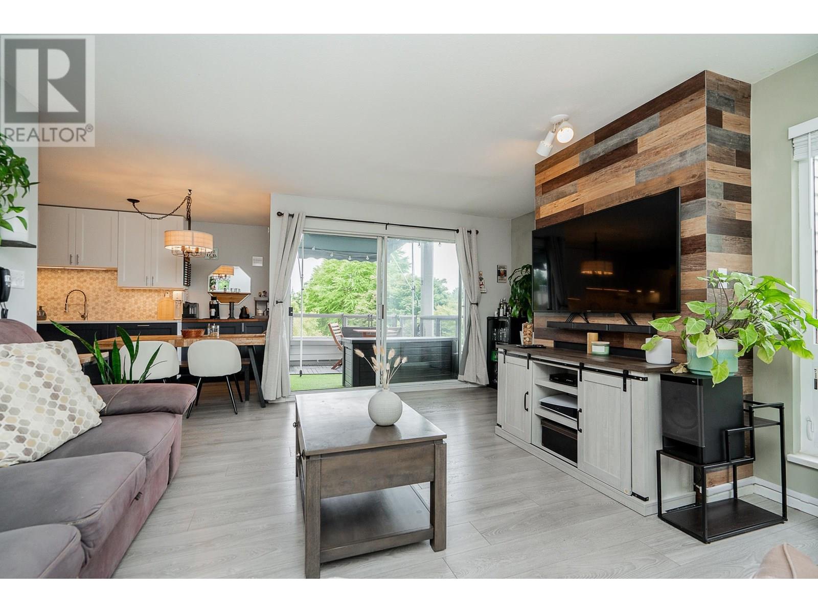 Photo 15 of 301 7465 Sandborne Avenue, Burnaby BC