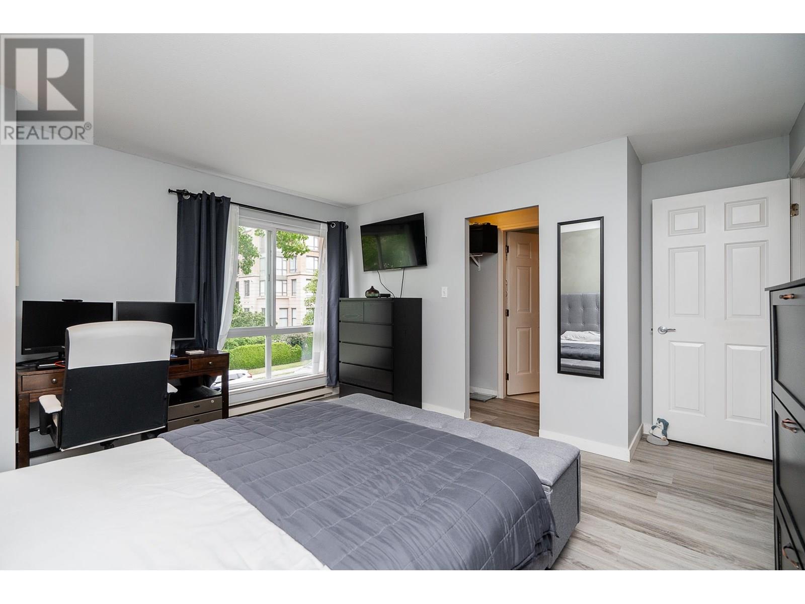 Photo 20 of 301 7465 Sandborne Avenue, Burnaby BC