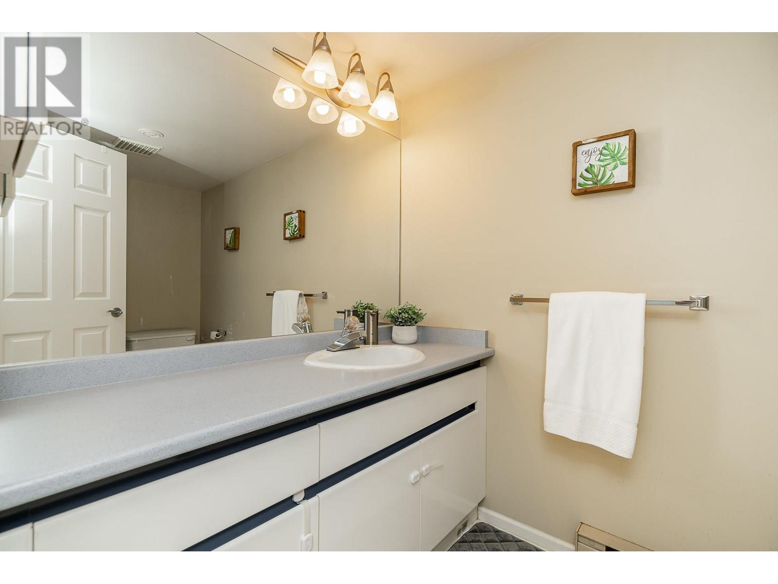 Photo 26 of 301 7465 Sandborne Avenue, Burnaby BC