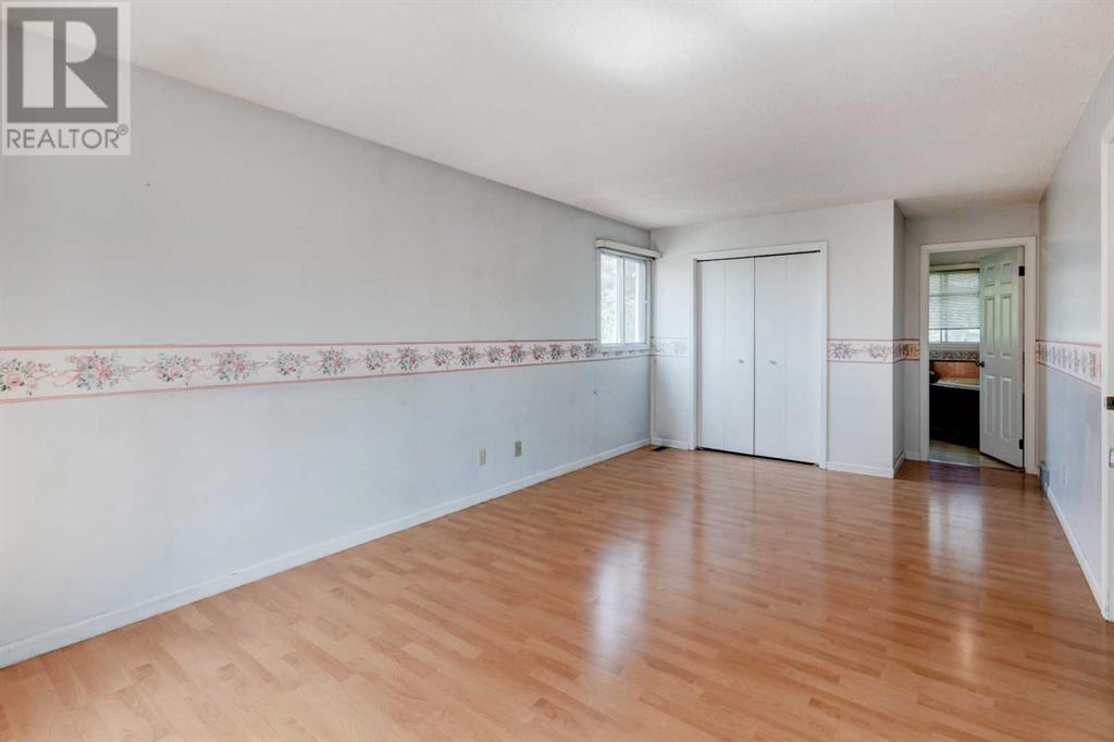 Single Family House for Sale in  Hawkfield Crescent NW Hawkwood Calgary 