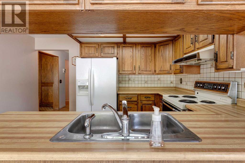 Single Family House for Sale in  Hawkfield Crescent NW Hawkwood Calgary 