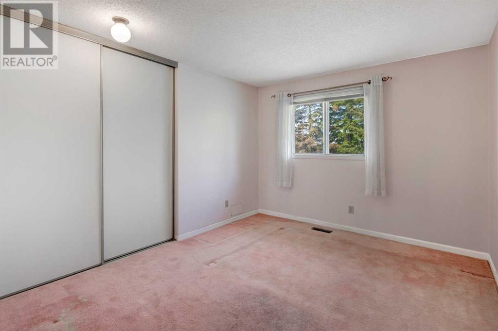 Single Family House for Sale in  Hawkfield Crescent NW Hawkwood Calgary 