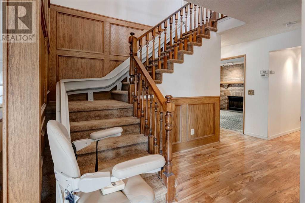Single Family House for Sale in  Hawkfield Crescent NW Hawkwood Calgary 
