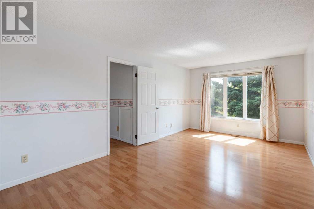 Single Family House for Sale in  Hawkfield Crescent NW Hawkwood Calgary 