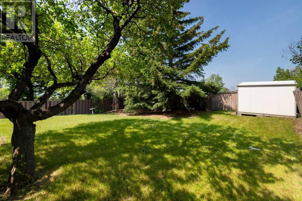 Single Family House for Sale in  Hawkfield Crescent NW Hawkwood Calgary 