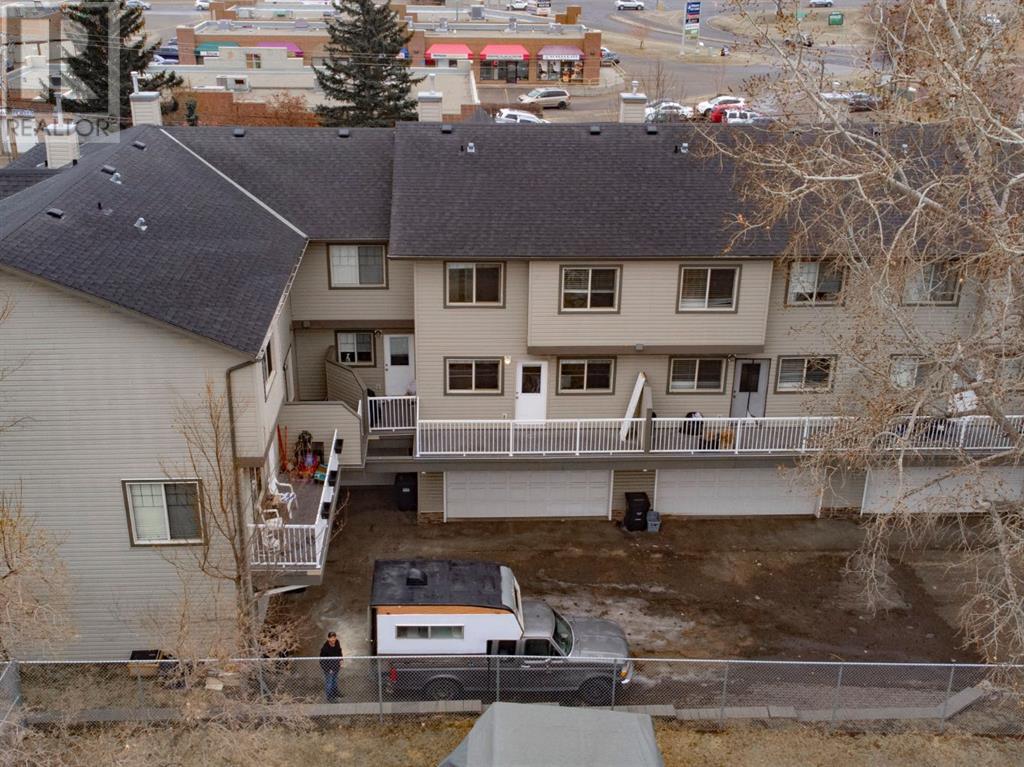Single Family House 3 Level for Sale in   Avenue SE Midnapore Calgary 