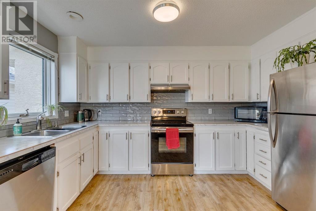 Single Family House 4 Level for Sale in  Hawkville Close NW Hawkwood Calgary 