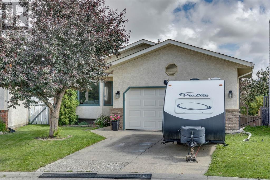 Single Family House 4 Level for Sale in  Hawkville Close NW Hawkwood Calgary 
