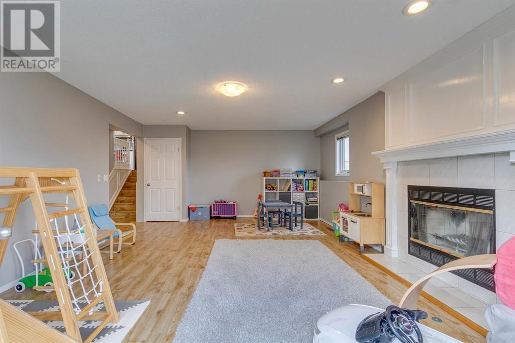 Single Family House 4 Level for Sale in  Hawkville Close NW Hawkwood Calgary 