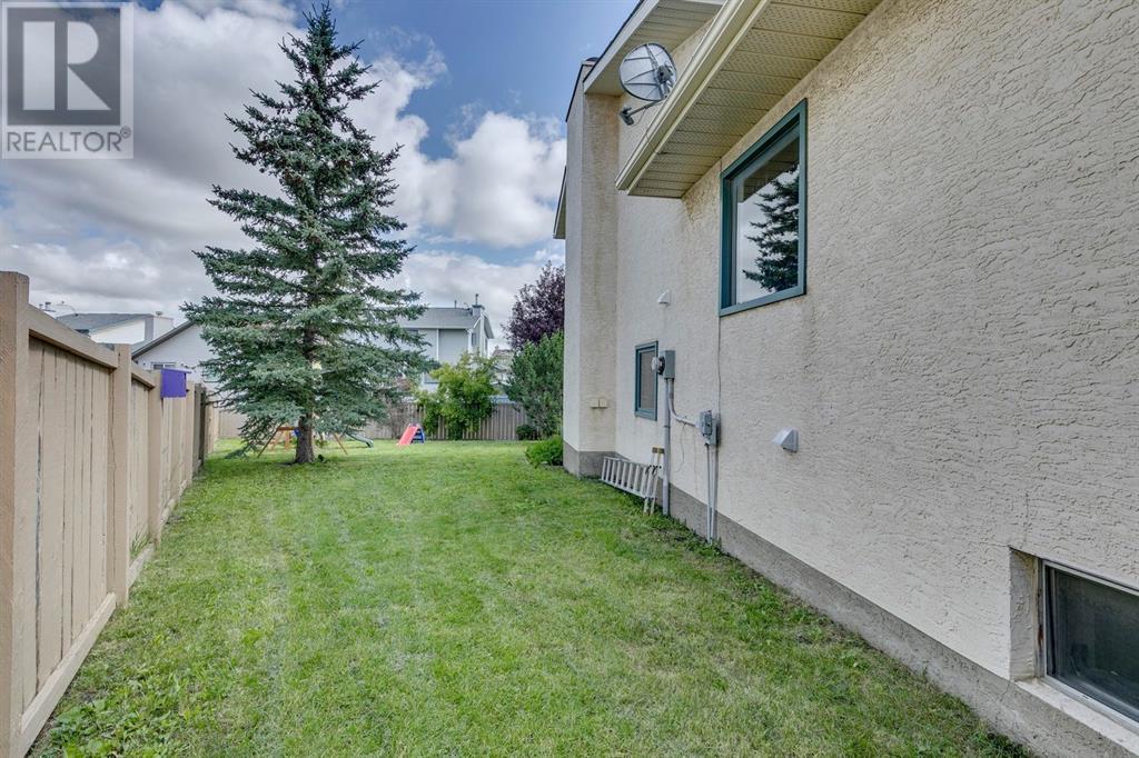 Single Family House 4 Level for Sale in  Hawkville Close NW Hawkwood Calgary 