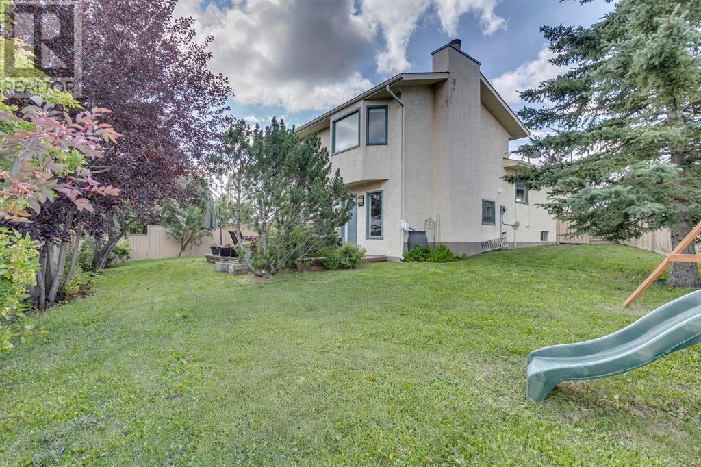 Single Family House 4 Level for Sale in  Hawkville Close NW Hawkwood Calgary 