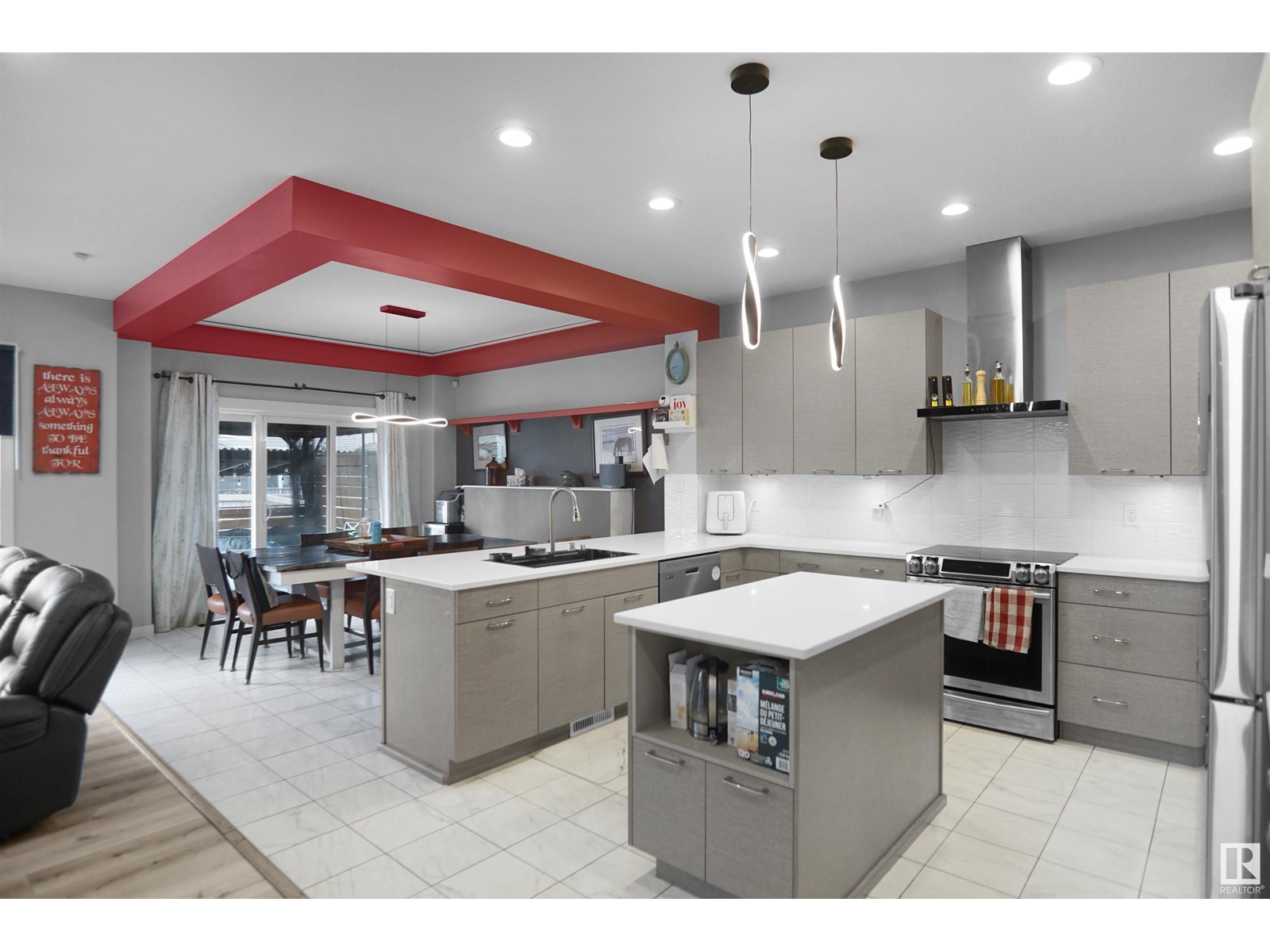 Photo 33 of 811 35 Av Nw, Edmonton AB
