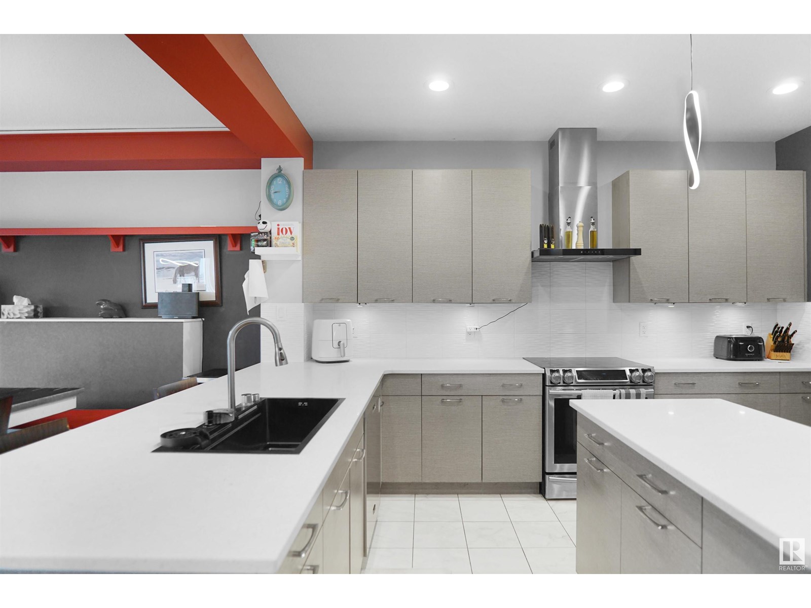 Photo 60 of 811 35 Av Nw, Edmonton AB